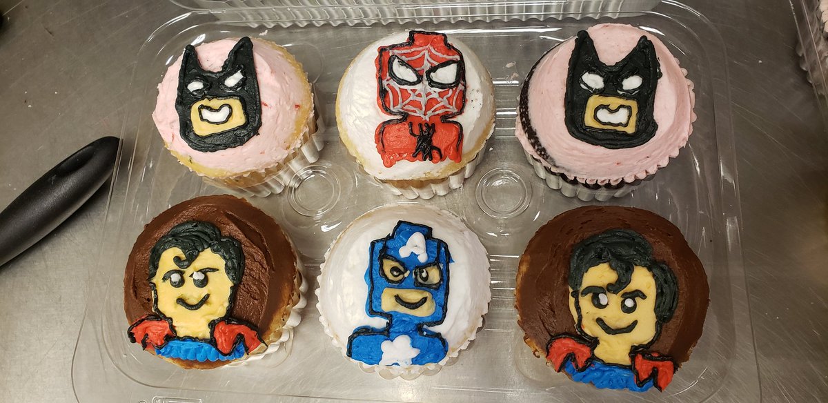 kristycupcakes's tweet photo. These took an absurd ampuny of time to do but I love how they came out. Except they got their DC in my Marvel and I guess that's OK 😅😅.
#frostingart #marvelorDC #notboth #lego #superheroes https://t.co/YwXbyXPCxJ