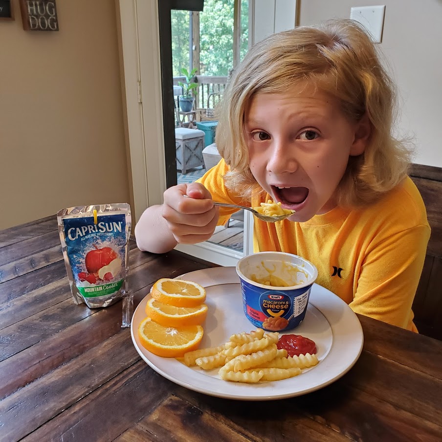 MacKidSBirmingh's tweet image. Turn lunchtime at home into Life Skills 101 with easy, kid-friendly options that kids can DIY from @KraftHeinzCo! You’ll find everything you need at @Walmart!  #sponsored #ad #DidItMyself #LetTheKidsLunch #KraftHeinzEasyLunch #WalmartBTS Learn more: ow.ly/LD7n50BqNUR
