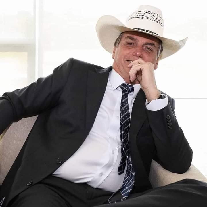 Marcia44366137's tweet photo. O Rei Do Gado !!!!😍😍🇧🇷🇧🇷🇧🇷
Alô alô PTzada... Meu berrante tá afiado, pq é Bolsonaro até 2026💪🇧🇷

#FechadoComBolsonaro2022
#BolsonaroReeleito
#BolsonaroTemRazao https://t.co/rWPV9p5F1X
