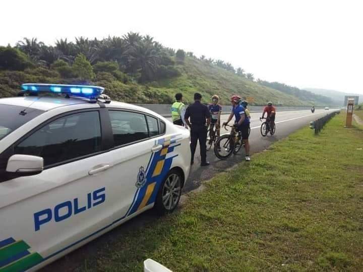 Tahukah anda...? Basikal merupakan salah satu kenderaan yang dilarang daripada menggunakan lebuh raya ekspres seperti yang termaktub dalam Akta Pengangkutan Jalan (Larangan Penggunaan Jalan) 1996. Sebabnya, perbezaan kelajuan yang amat besar antara basikal dengan kenderaan lain