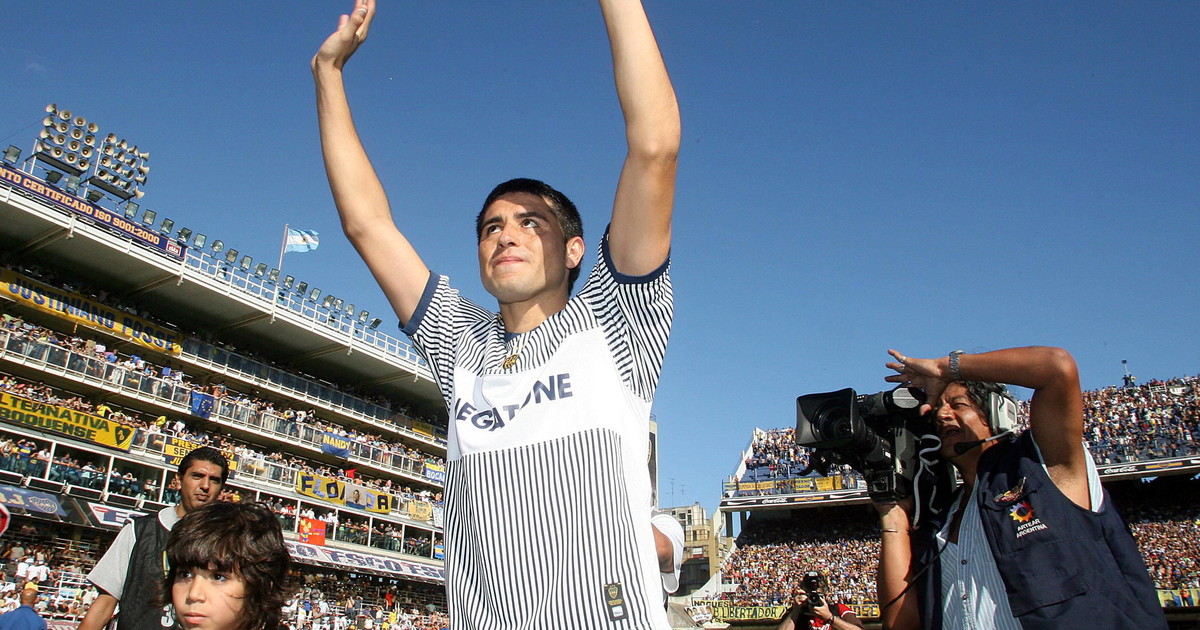 DavooXeneizeJRR's tweet photo. Nunca es mal momento para recordar que Riquelme en 2007 volvió a Boca (a préstamo por 4 meses) y ganó su tercera Copa Libertadores haciendo dos golazos en octavos, uno en cuartos, uno en semis y tres en la final. El más grande de todos. https://t.co/H1s62oySu0