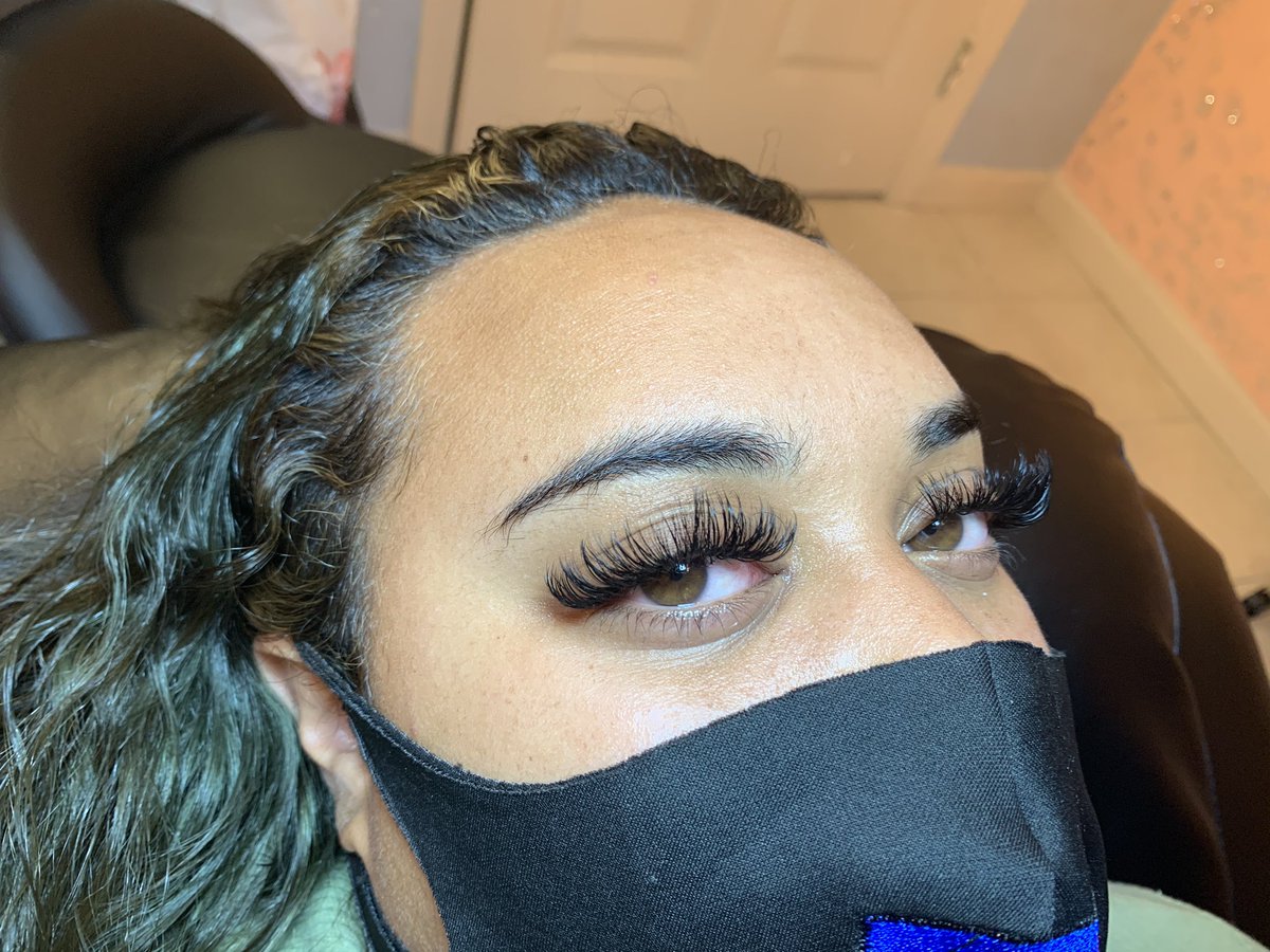 Who needs their lashes done 🥺 I’m located in Oakland, Ca. RT to help me gain a new client 💗💕