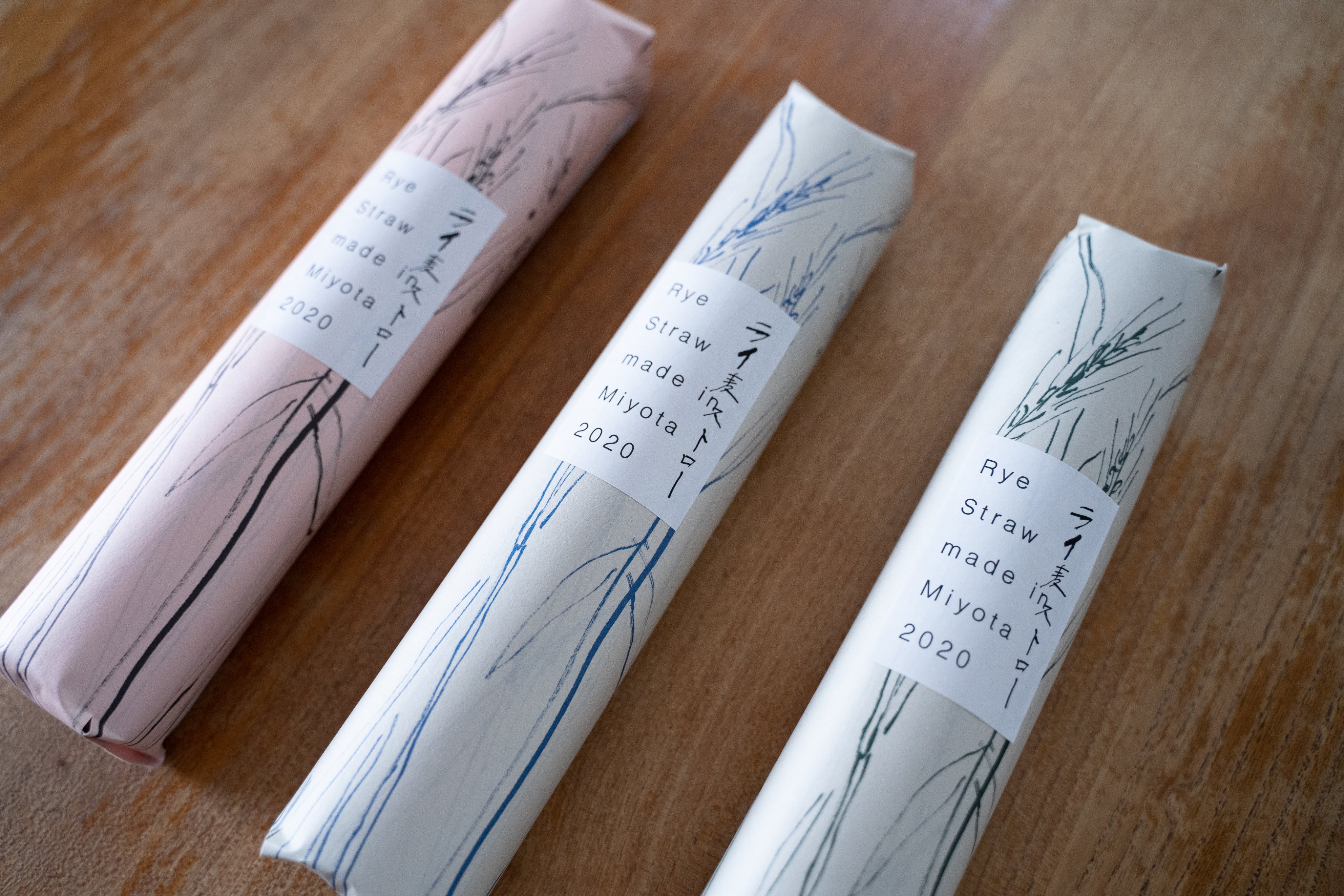 Okamotoken 移住後から関わらせてもらった御代田町産のライ麦ストロー いよいよ完成です パッケージや Webサイトなどを担当しています イラストや文字は隣町に住む塩川いづみさんによるもの 地域のご縁で繋がったプロジェクト じっくり暖めていければと
