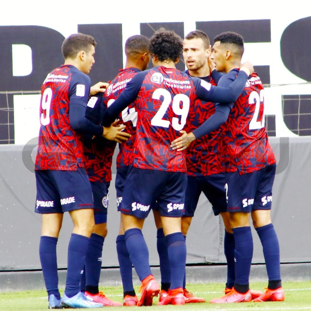 victorriveradt's tweet photo. Excelente triunfo de @CCDMunicipal valorable por la propuesta y el esfuerzo de nuestros futbolistas haciendo un partido inteligente ante un gran rival que viene en los primeros puestos del torneo.
Seguimos en la lucha con humildad y compromiso por nuestro querido club
#echamuni https://t.co/ay2DEm1E44