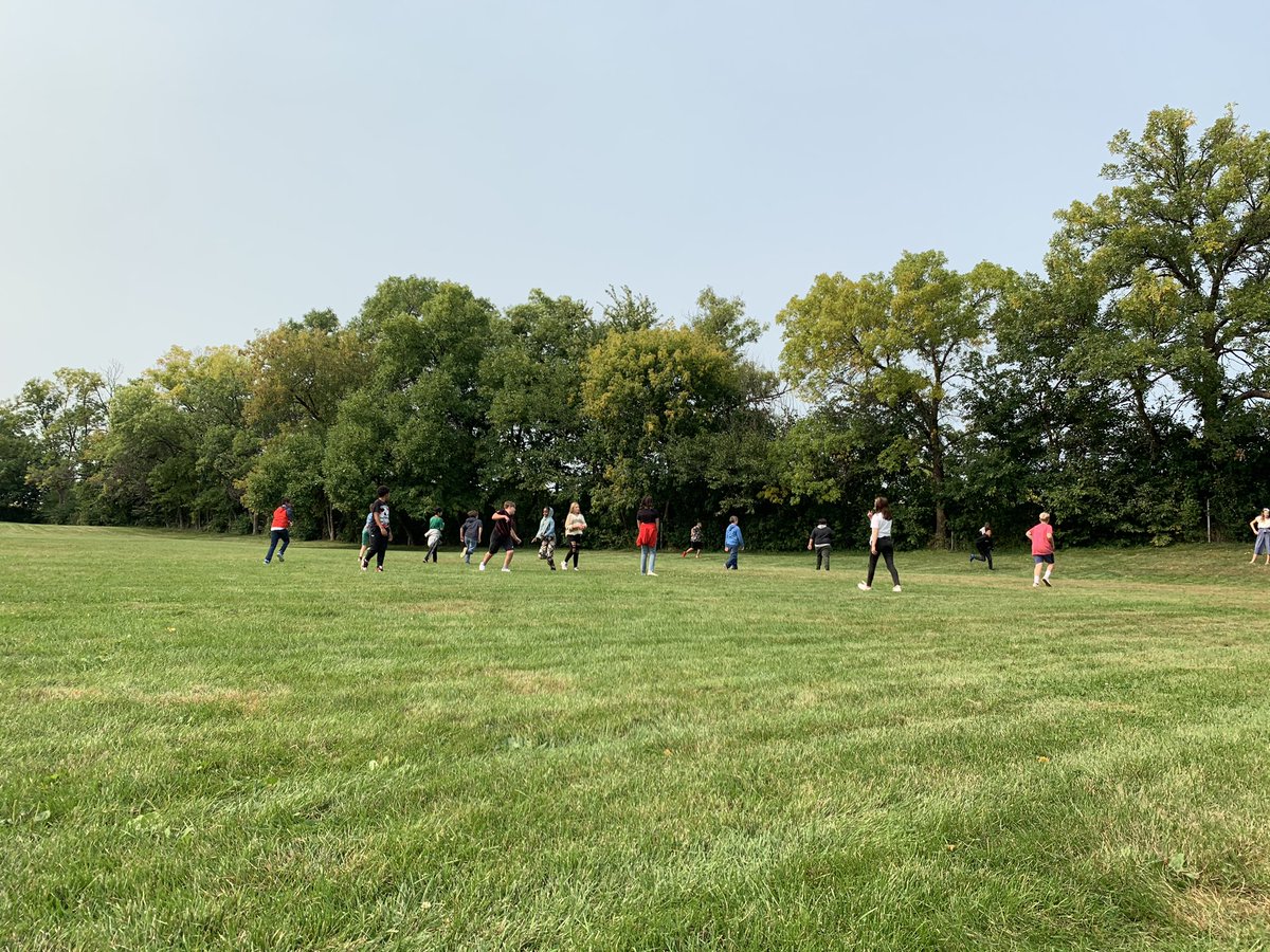 MsLund6's tweet photo. No toys, no recess equipment, no problem!! These amazing kiddos organized a game they could play at break time today all on their own! #BackToSchool2020 #backtoschooltogether https://t.co/47lDCpuOfa