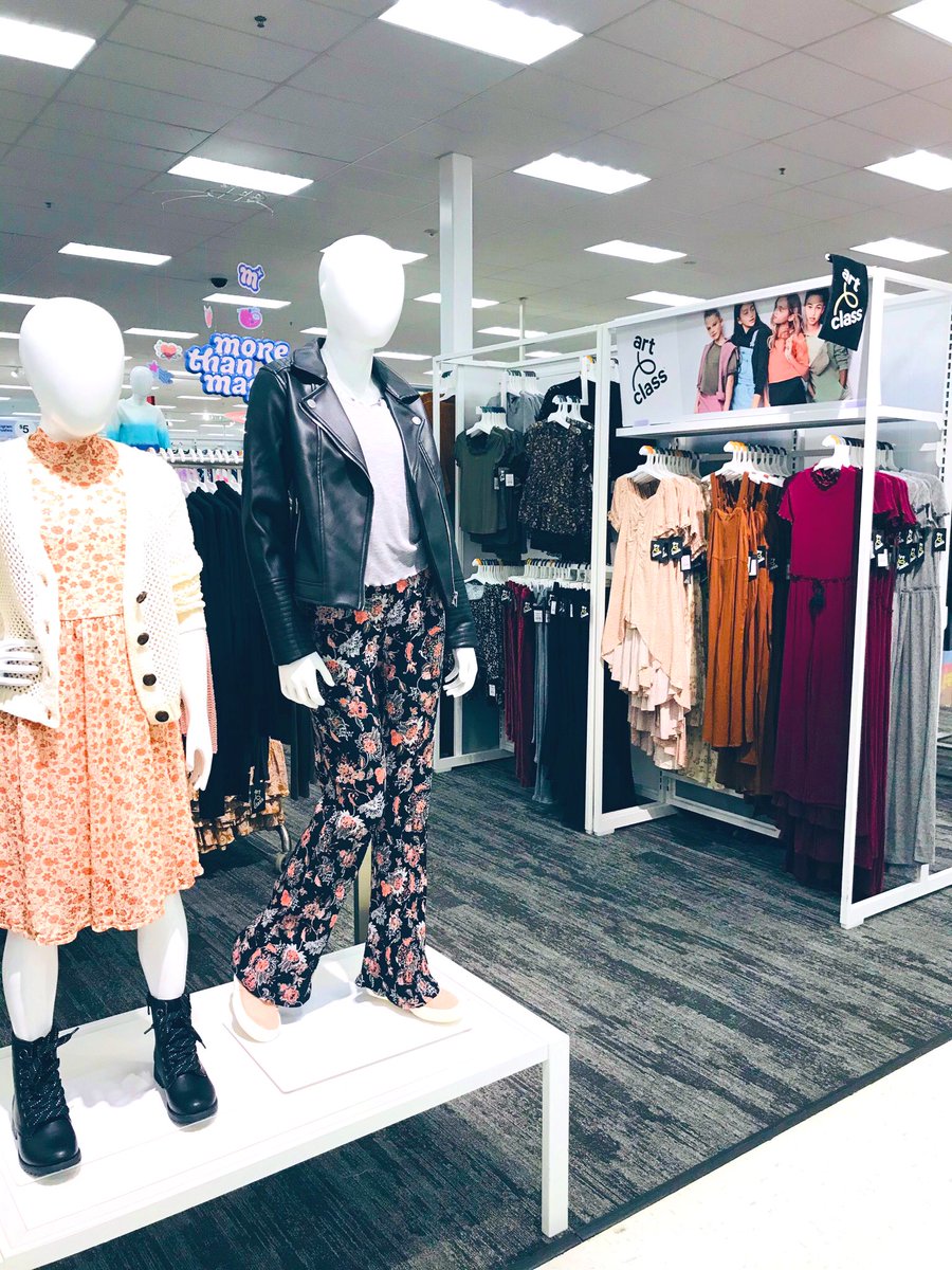 JordanRaeSmith2's tweet photo. ✨ Girls Art Class Is Ready For Fall!!! 🍂 Loving The Amber &amp; Burgundy Hues Mixed With Leather &amp; Velvet! 😍✨ #targetstyle #T2029 #fall2020 #fallfreshfinds @britestey https://t.co/Alym2EOkDb