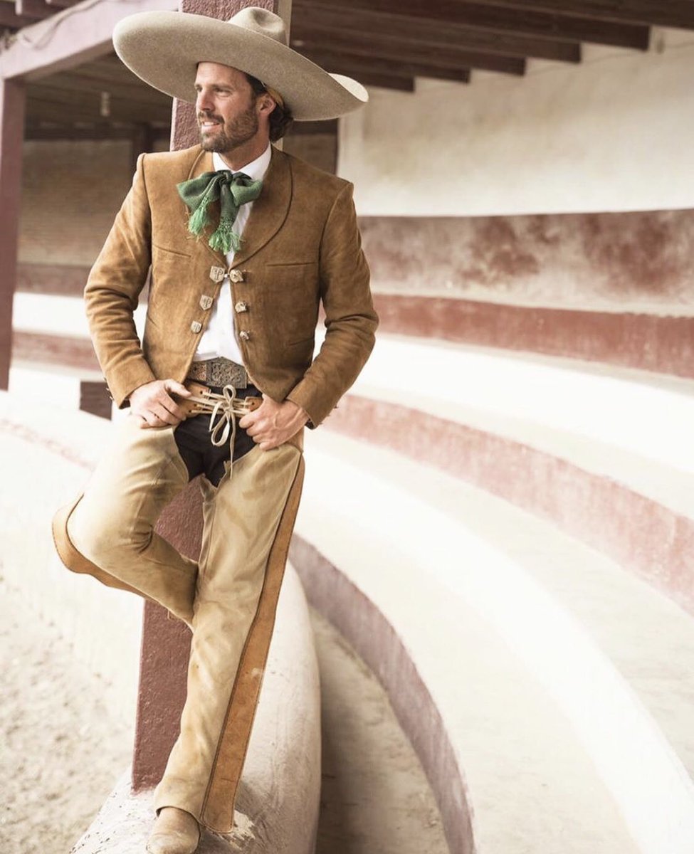 Dia del Charro, felicidades a todas y a todos los Charros que orgullosos portamos nuestro traje nacional tanto para deporte como para la vida cotidiana, Viva México 🇲🇽