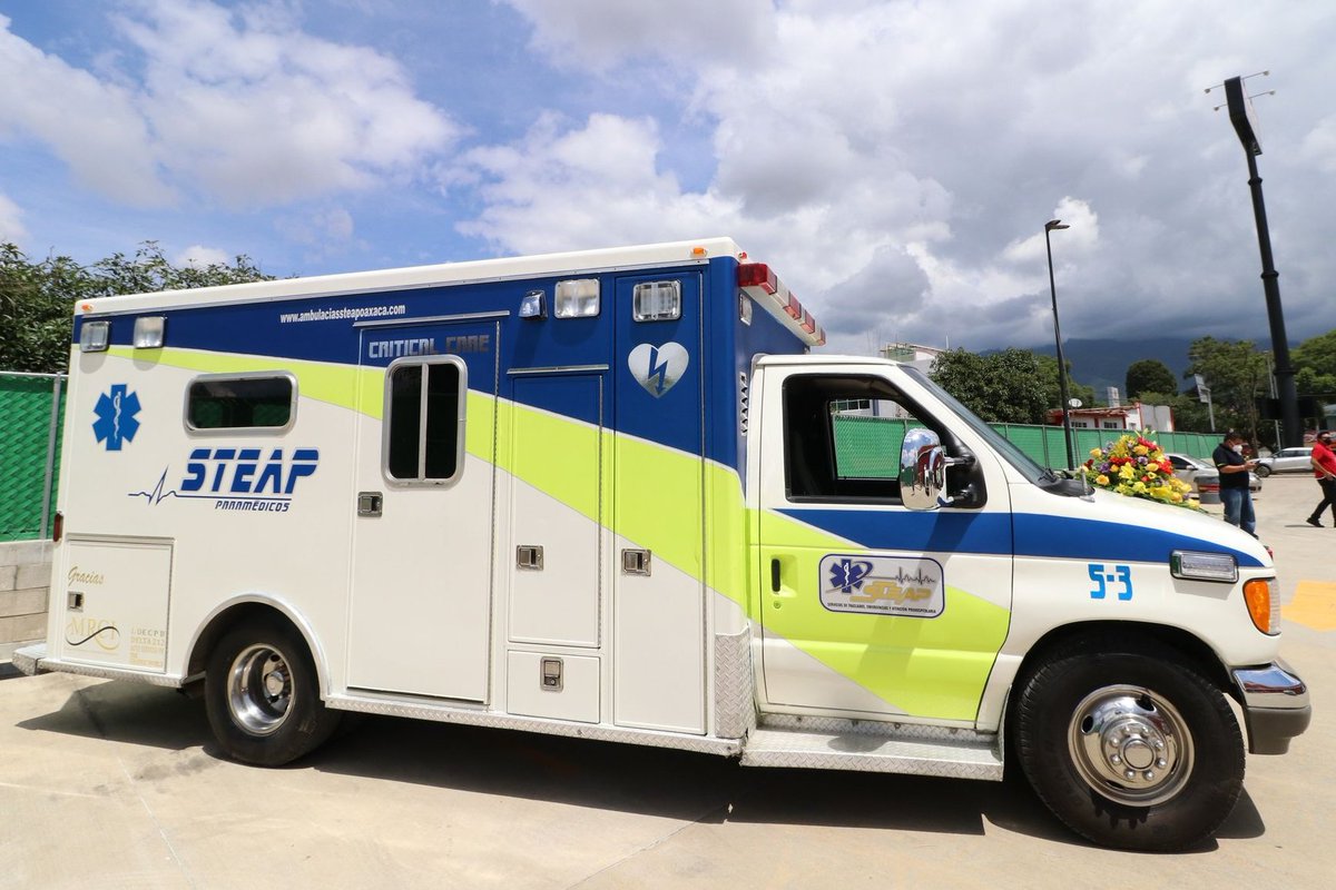 Ahjijos1's tweet photo. Socorristas de #Steap estrenan ambulancia para actividad deportiva en #Oaxaca
https://t.co/aYvwwkjYfq a través de @Ahjijos https://t.co/GccTQrTQc8