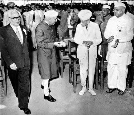 J_Neharu's tweet photo. भारत रत्न,सर मोक्षगुंडम विश्वेश्वरैया की जयंती पर श्रद्धांजलि।वे भारत के बेहतरीन इंजीनियर,विद्वान,राजनेता और मैसूर के दीवान थे।

देश उनकी याद में हर साल उनकी जयंती 15 सितंबर को इंजीनियर दिवस के रूप में मनाता है।

 #HappyEngineersDay
#JawaharlalNeharu https://t.co/3bDTQHVdyU