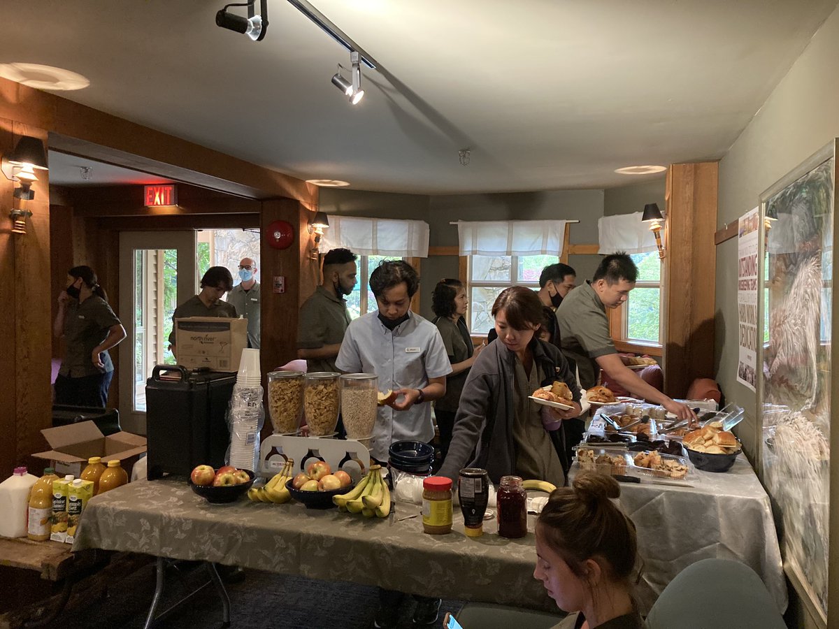 JeromeBoye1's tweet photo. We started off Housekeeping Week with some breakfast for our team! @embarcresorts @diamondresorts #whistler #DiamondResorts #LifeAtDiamond #housekeepingweek https://t.co/gpjczgZfCT