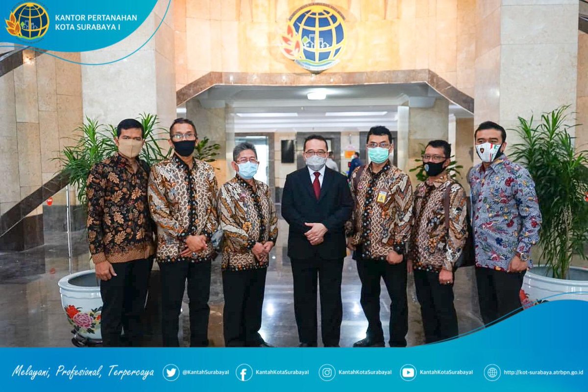 KantahSurabaya1's tweet photo. Jakarta, 14 September 2020
Kepala Kantor Pertanahan Kota Surabaya I Muslim Faizi menempati posisi baru sebagai Kepala Kantor Wilayah Badan Pertanahan Nasional Provinsi Maluku Utara. 

Segenap Keluarga Besar Kantah Kota Surabaya I mengucapkan selamat bertugas. https://t.co/4DVV2JPuM4