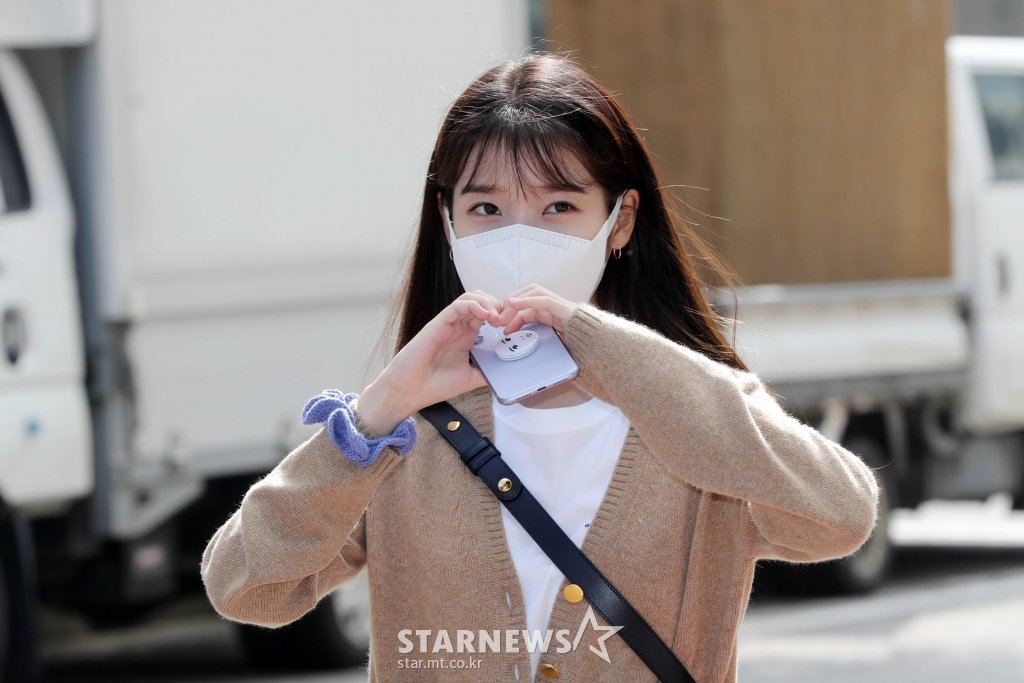 ff__516's tweet photo. 나랑 공공칠빵 게임하던 그때 그 시절 지은선배😭😭😭 https://t.co/ApcZomoGfl