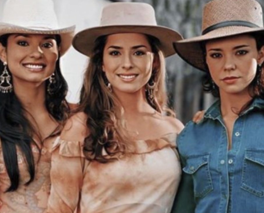 _jessusmunoz's tweet photo. Comparte estas hermanas Elizondo para que siempre consigas trabajo si te echan. #PasionDeGavilanes https://t.co/fsuhvAqMAG