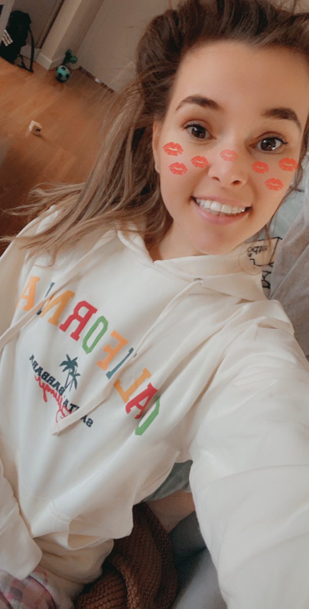 maddisontabitha's tweet photo. @ColleenB123 finally received my jumpers! All the way to Australia! 🇦🇺 🤩😍💖 https://t.co/xtCVgozRwj