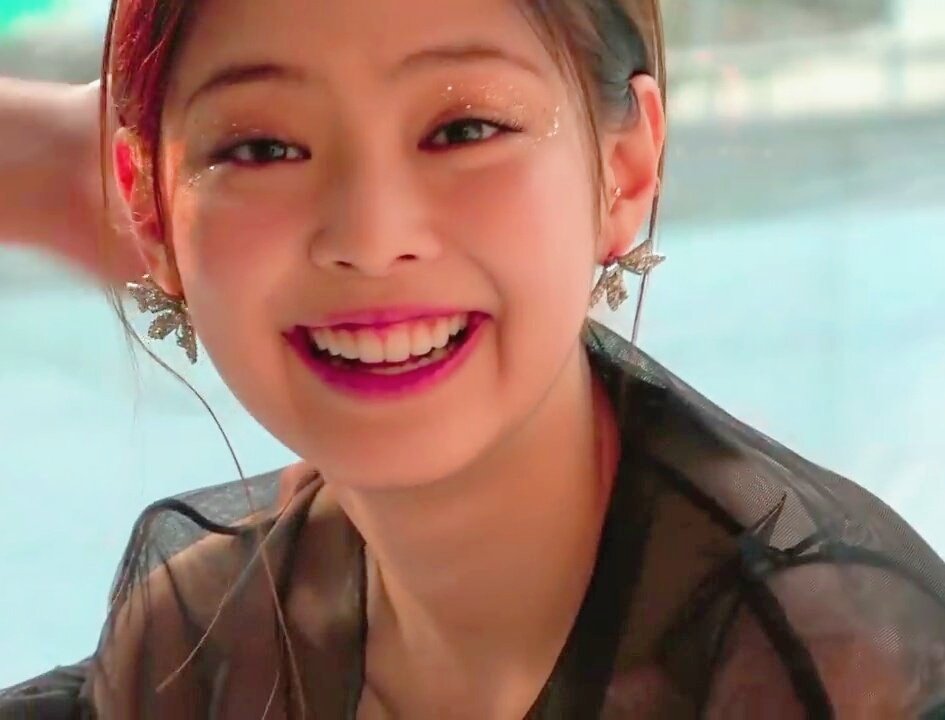 i'm SO obsessed with her smile