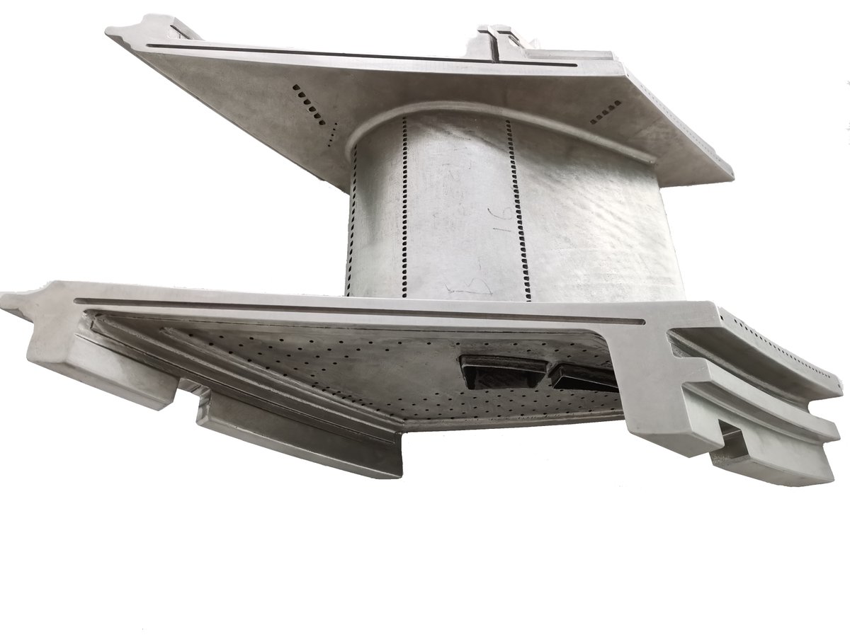 AmProInnovatio1's tweet photo. AmPro Innovations has successfully 3D printed a large Ni alloy turbine blade at outstanding levels of precision, overcoming the industry-wide challenge of 3D printing a 1mm diameter hole with perfect roundness not only once but 900 times. https://t.co/nGIwU3dvDo