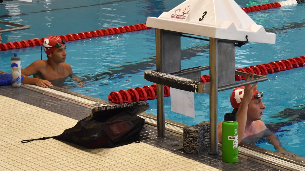 rhitsports's tweet photo. SWIM-DIVE: Practice is underway for the swimming and diving teams!  The squad stayed six feet apart with swimmers started at both walls and one set of swimmers in the middle to maintain social distancing.  #GoRose https://t.co/4eVAxAEgHG