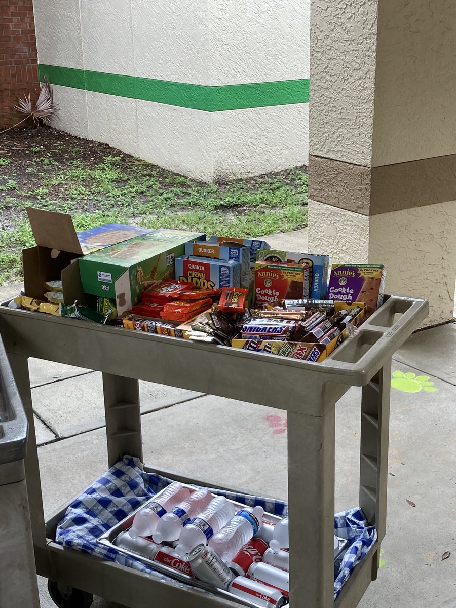 TOEBears's tweet image. ⁦@TOEBears⁩ we had a Marvelous Monday and celebrated our TOE Team with some tasty treats! #loveourTOEfamily!