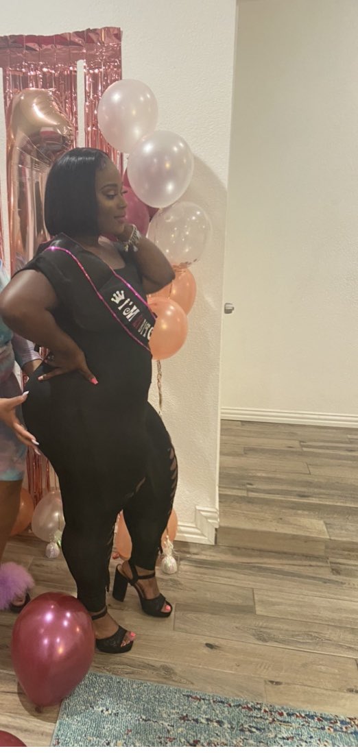 Dejaaa21's tweet photo. Happy 21st to me 🤪🍫😍 https://t.co/gTpSbtlxG6