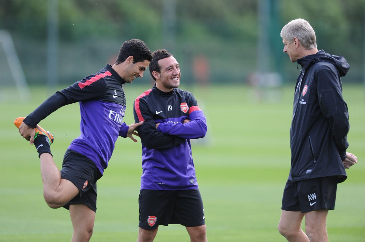 Stuart_PhotoAFC's tweet photo. 8 years ago today. Arsenal manager Arsene Wenger talks to Mikel Arteta and Santi Cazorla before training. #wenger #arteta #cazorla #arsenal https://t.co/HVycvCtTws