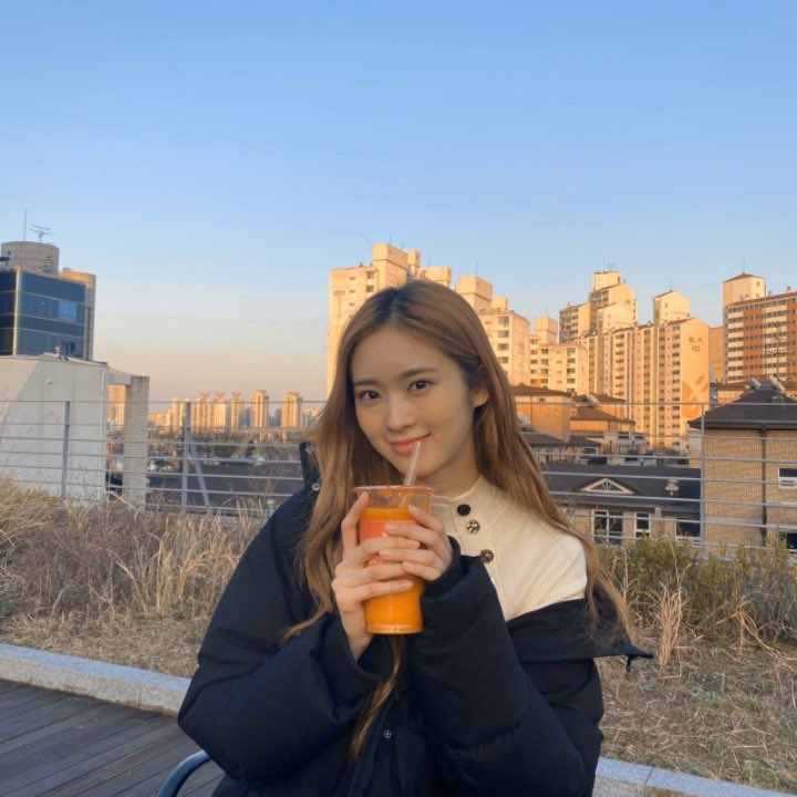 ilyvnim's tweet photo. Bye gonna watch izone and idle content https://t.co/PdgNxpVg52