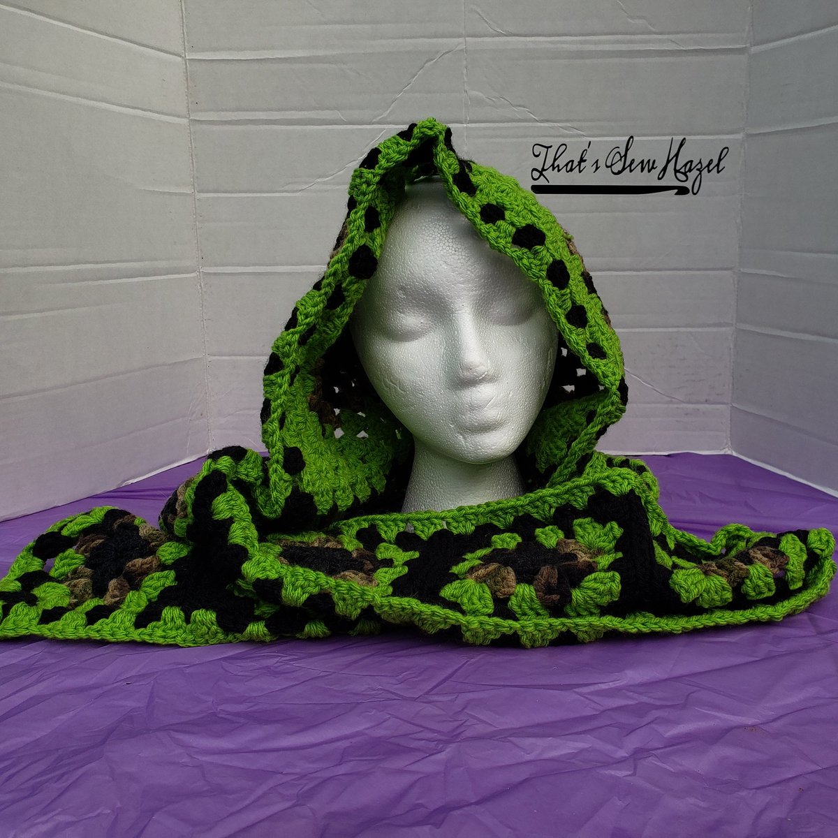 catlikehazel's tweet photo. A beautiful hooded scarf. Hope you like it

#crochet #crochetaddict #crochet_relaxing  #grannysquarecrochet #crochetscarf #crochetfallfashion #redheartyarnsupersaver #permieryarns #bigtwistyarn #mainstayyarn #yarninspirations #lionbrandyarn #madewithmichaels #handmadewithjoann https://t.co/9LmznIBdma