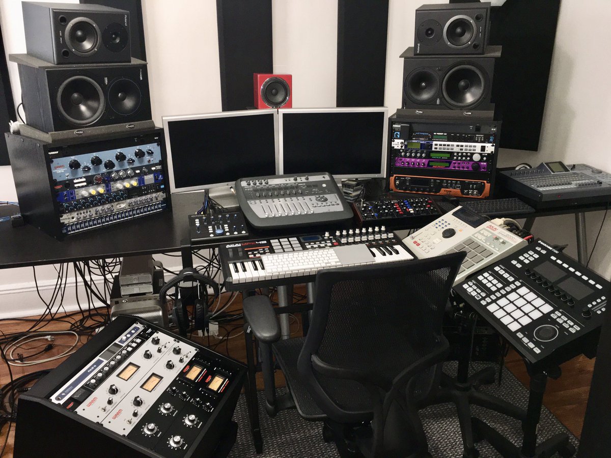 SoundWavStudios's tweet photo. Finally the new #studio update with my new @warmaudio #compressors in a @argosyconsole rolling rack can’t wait to start working with theses bad boys! More #studioupdates on the way!
-
-
-
#hybridmixing
#warmaudio
-
-
#SoundWaveStudiosNYC
#SoundWavStudios
#IamDJScratchOne https://t.co/XDfkyYXUD1