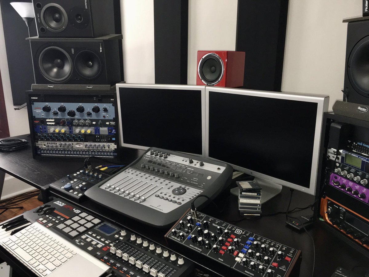 SoundWavStudios's tweet photo. Finally the new #studio update with my new @warmaudio #compressors in a @argosyconsole rolling rack can’t wait to start working with theses bad boys! More #studioupdates on the way!
-
-
-
#hybridmixing
#warmaudio
-
-
#SoundWaveStudiosNYC
#SoundWavStudios
#IamDJScratchOne https://t.co/XDfkyYXUD1