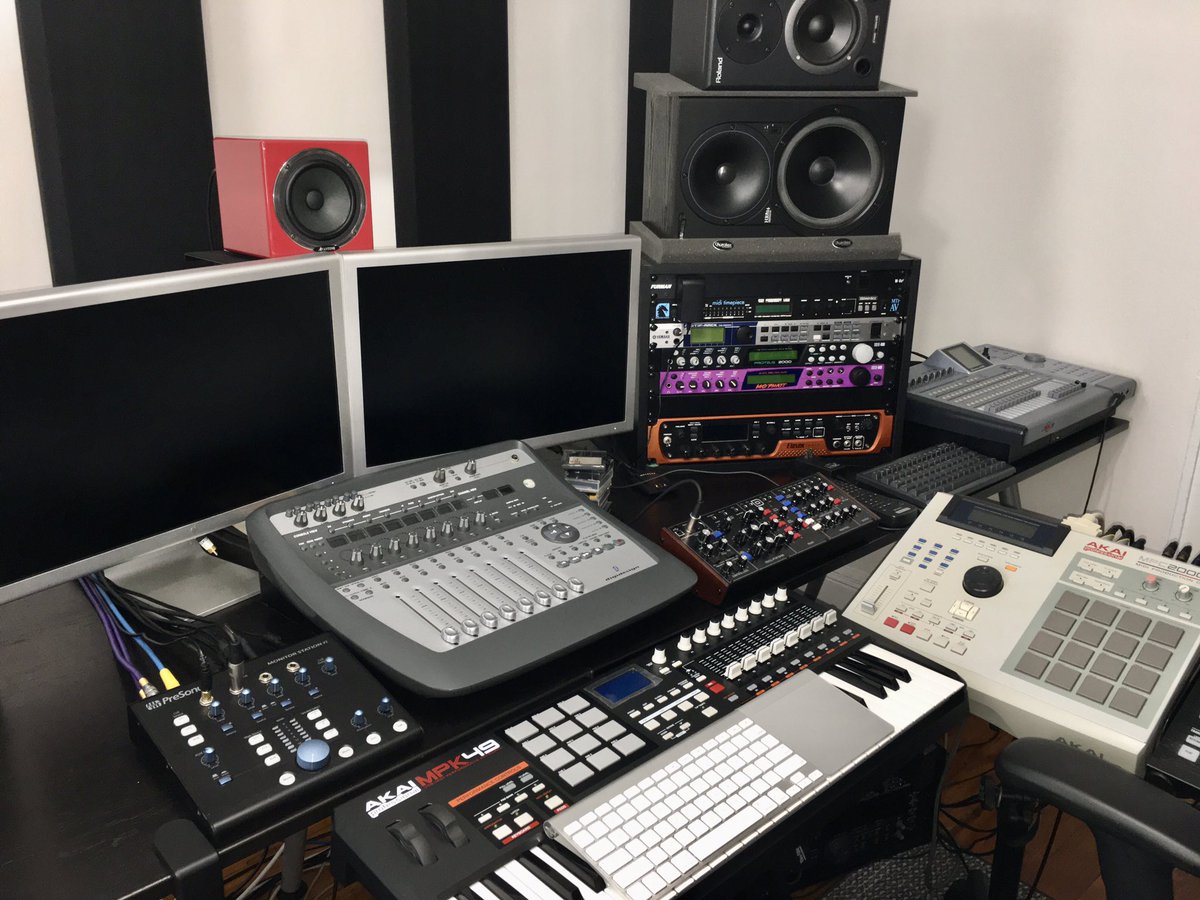 SoundWavStudios's tweet photo. Finally the new #studio update with my new @warmaudio #compressors in a @argosyconsole rolling rack can’t wait to start working with theses bad boys! More #studioupdates on the way!
-
-
-
#hybridmixing
#warmaudio
-
-
#SoundWaveStudiosNYC
#SoundWavStudios
#IamDJScratchOne https://t.co/XDfkyYXUD1