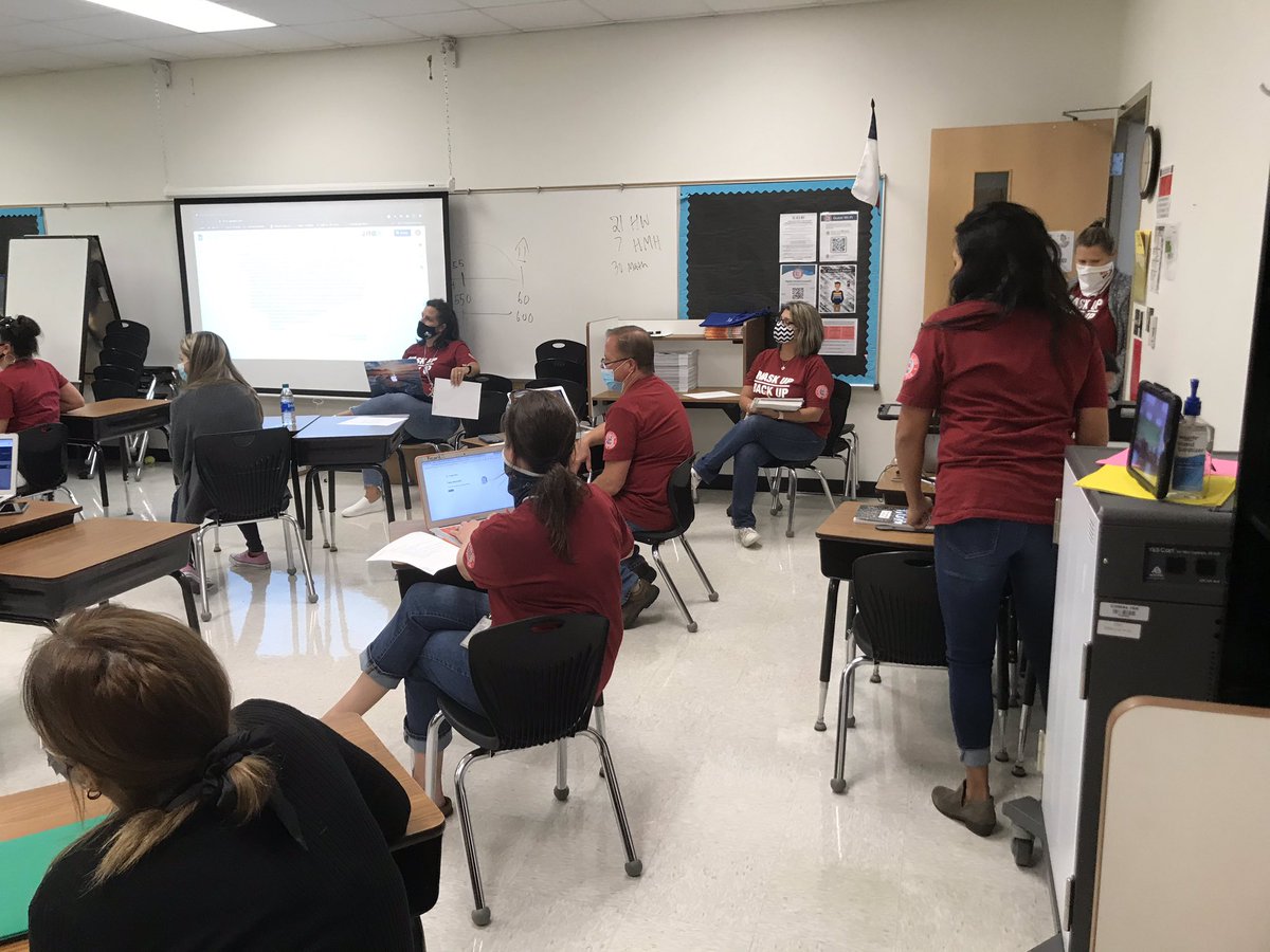 ClearElementary's tweet photo. Our campus had our 1st remote power hour this afternoon. Check out these amazing teachers that attended to discuss the challenges, share ideas, and problem solve. #AlwaysLookForward. One step at a time #missionpossible @Supt_comalisd @ComalLueck https://t.co/AloKelKWCN