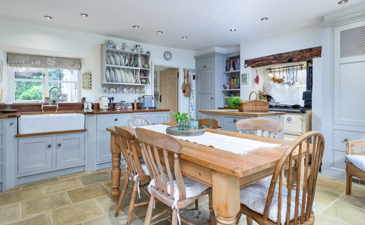 FNCStamford's tweet image. New instruction- OIEO £725,000
The most charming, circa 17th century, yellow stone property nestles in the pretty #Rutland village of #Barrowden.
#fineandcountry #periodproperty #cottage #periodfeatures #characterful #cottagegarden #redwood #rutlandproperty #fineandcountryrutland