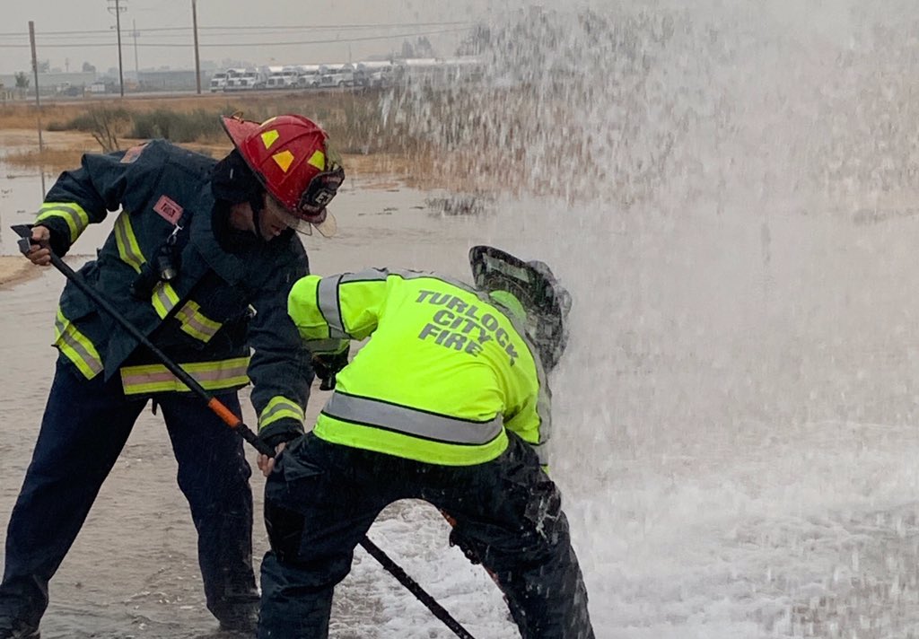 TurlockFire's tweet image. Turlock Fire continues to provide services to our local community &amp;amp; throughout the State. 

OES E339 remains assigned to the #SQFComplex. 1Captain assigned as Medical Unit Leader on #BobcatFire &amp;amp; 1 Captain assigned as a PIO on the #RedSalmonComplex. @Cal_OES #CaliforniaFires