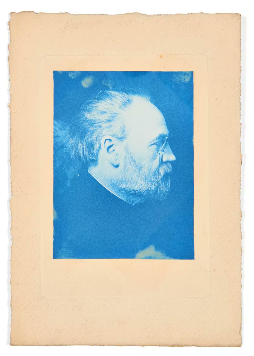 bcbg100's tweet photo. @writersdoing @LegendusEst Durant les 8 dernières années de sa vie, Zola se passionne pour la photographie. Ici, un autoportrait très beau. Le lien @franceculture 
https://t.co/ypA8lWWupD https://t.co/vdEXTyCNnS