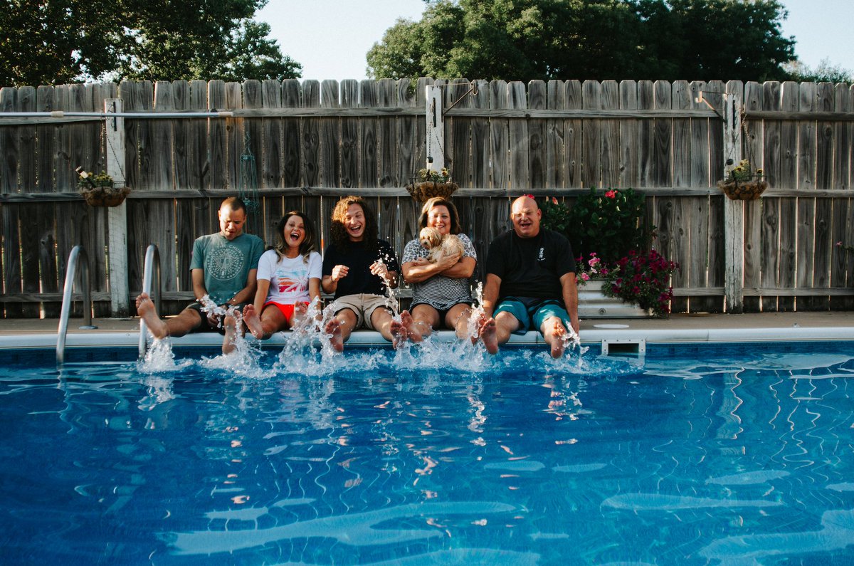 ciarabrookesing's tweet photo. Happy Birthday, brother! We love you! 🎉 #ciarabrooke #ciarabrookemusic #family #tonkawa #tonkawaok #tonkawaoklahoma #kaycounty #northernoklahoma #familytime #september2020 #summer2020 https://t.co/fK7JaeJtY2