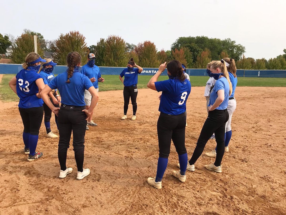 DubuqueSoftball's tweet photo. Feels good to be back!! 💙🥎⚔️ https://t.co/35mvy0u67H