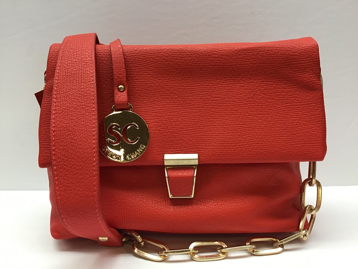 EmersonDutyFree's tweet photo. Don’t let anybody tell you that you don’t need another purse. You don’t need that kind of negativity in your life 😜
#emersondutyfree #dobetterattheborder #SimonChang #needmorepurses #spoilyourself https://t.co/oUqNs6XXUE