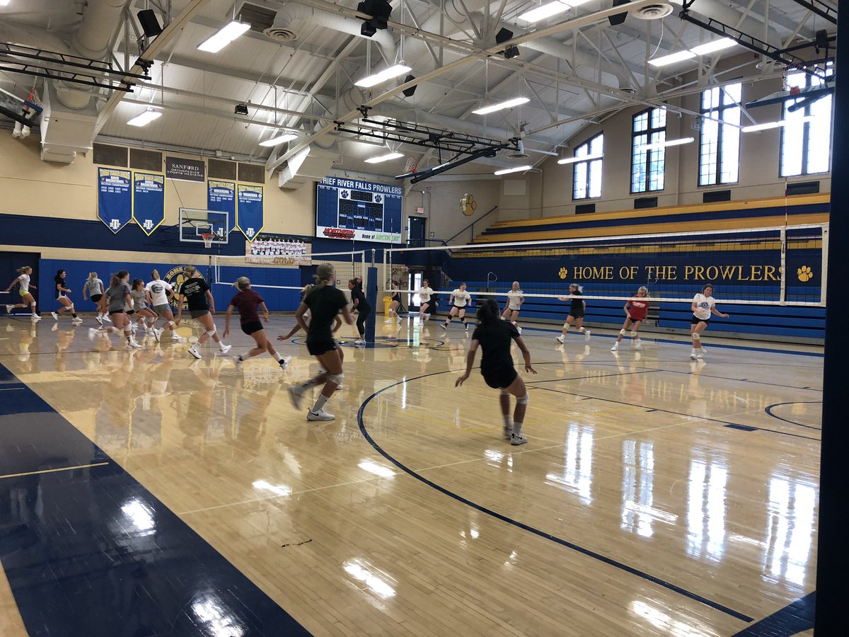 ProwlerBlueCrew's tweet photo. Love seeing kids back in our gyms! VB practice #1! #prowlerproud https://t.co/fbNo5kbAGn