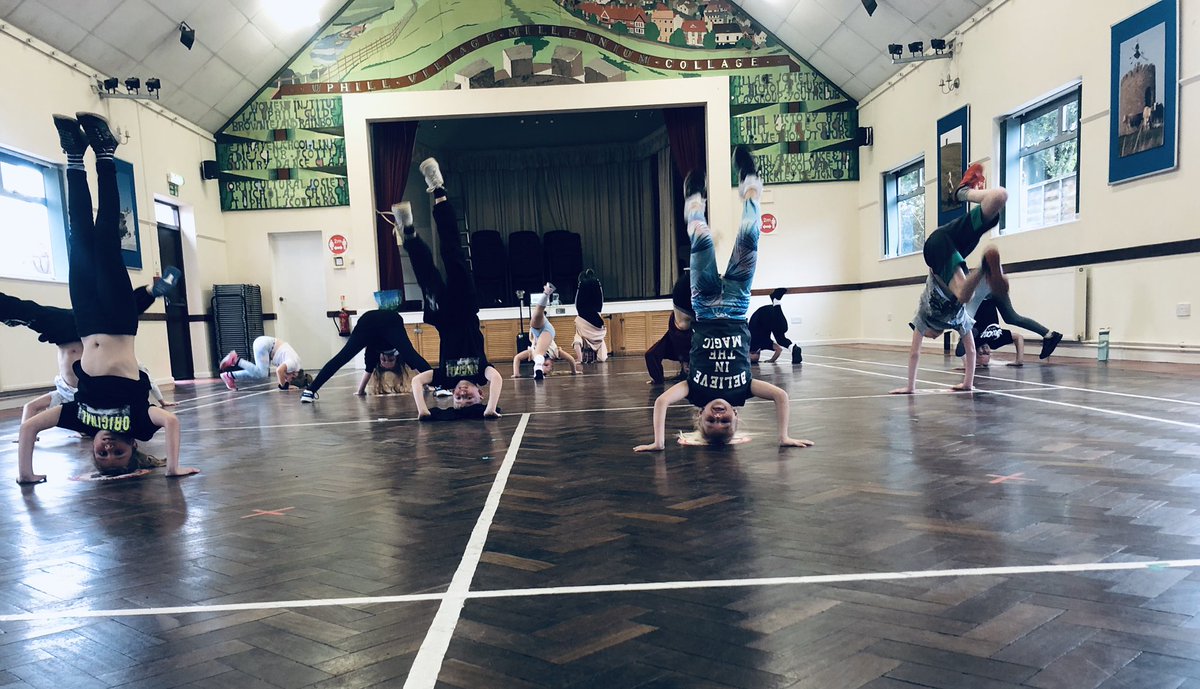 AMHSchoolOfFunk's tweet photo. On Friday we worked on our technique and learning new choreography to add onto our routine from last week.

Well done everyone!💥💥 https://t.co/bCwhhHT4RV
