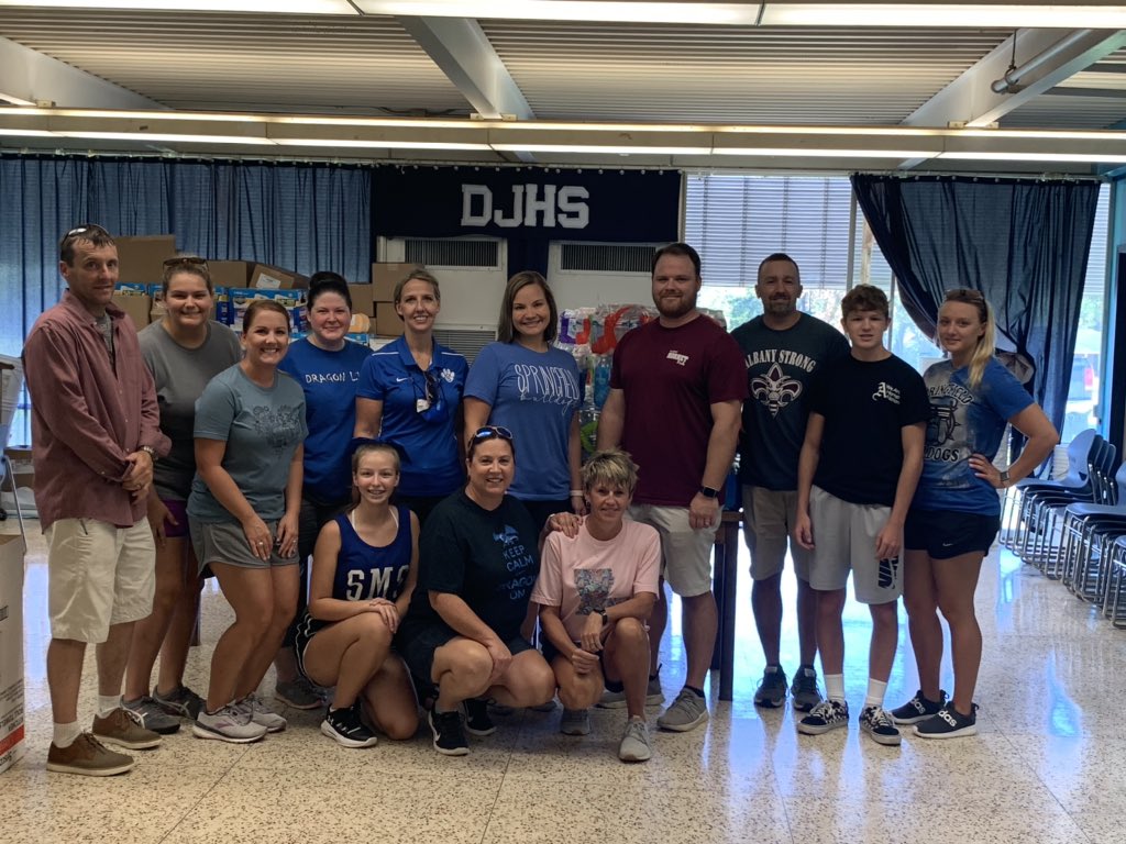 GD2BABulldog's tweet photo. Today we delivered cleaning supplies, water and food boxes to DeRidder Junior High. We also cooked and gave out over 700 BBQ plates! Thanks to our students, faculty and community for supporting this project! https://t.co/ReCGA44qPN
