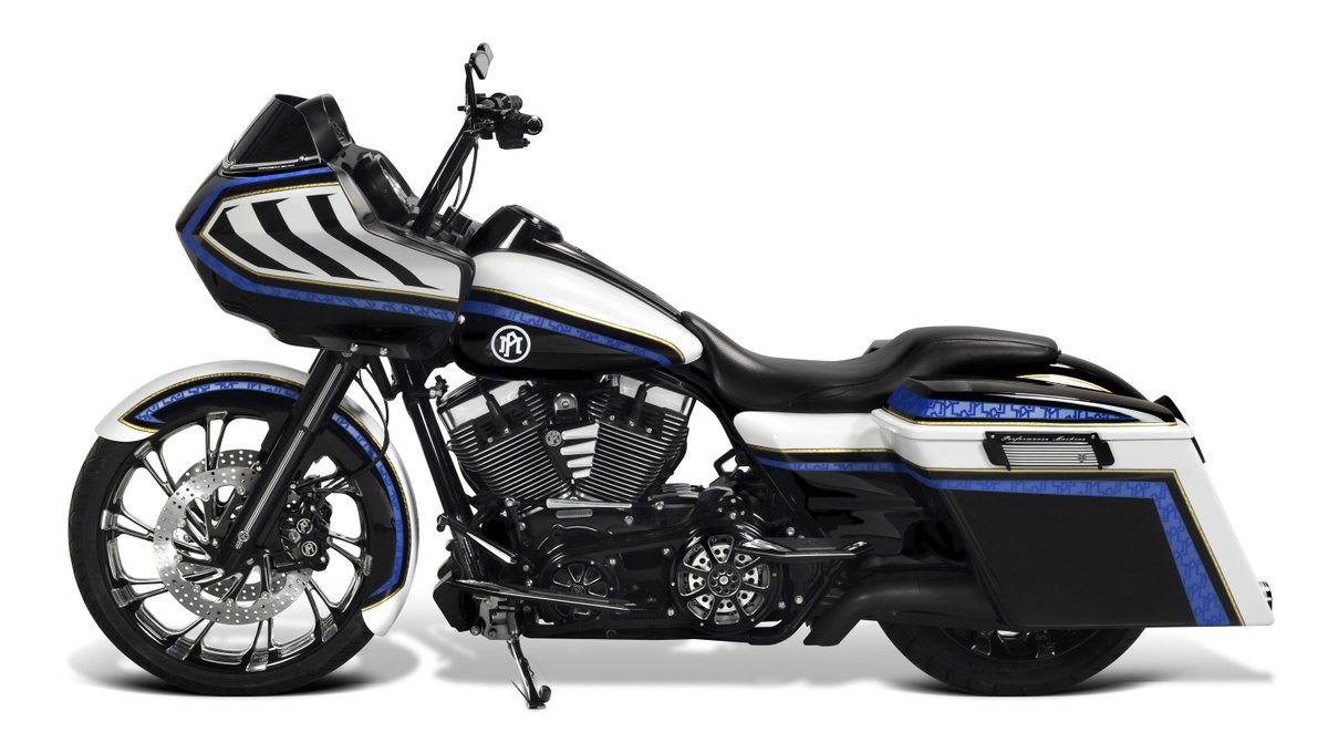 ZEBRA GLIDE :: Contrast Cut Del Rey Wheels and custom paint by <a href="/schultzdesignz/">Taylor Schultz</a> make this Road Glide a one of a kind!