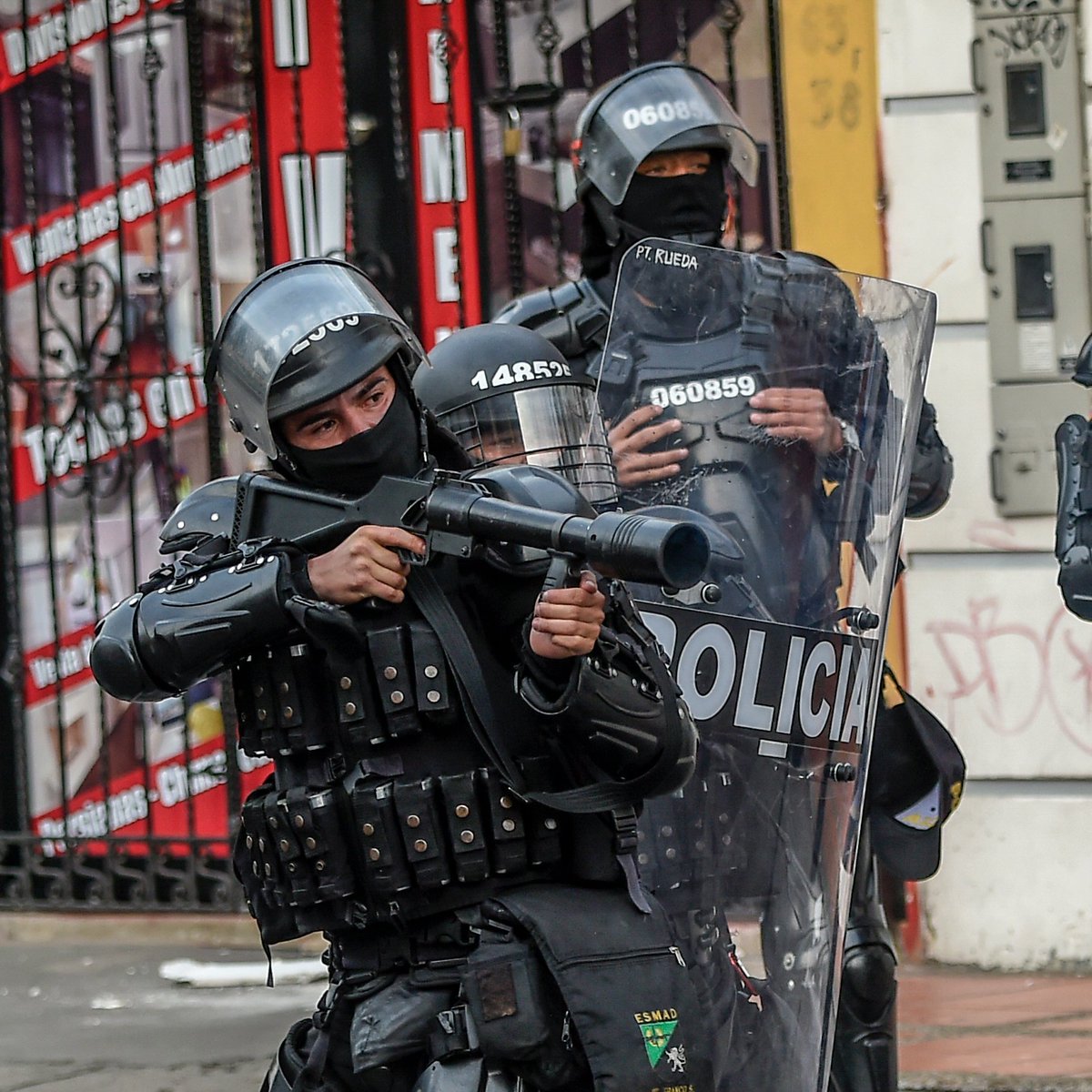 YourAnonCentral's tweet photo. #Colombia: @Amnesty International condemns torture and excessive use of force by police. Which reportedly left at least 10 dead and hundreds more injured.  

Report: https://t.co/56bxmvPeER https://t.co/L1meSnErrh
