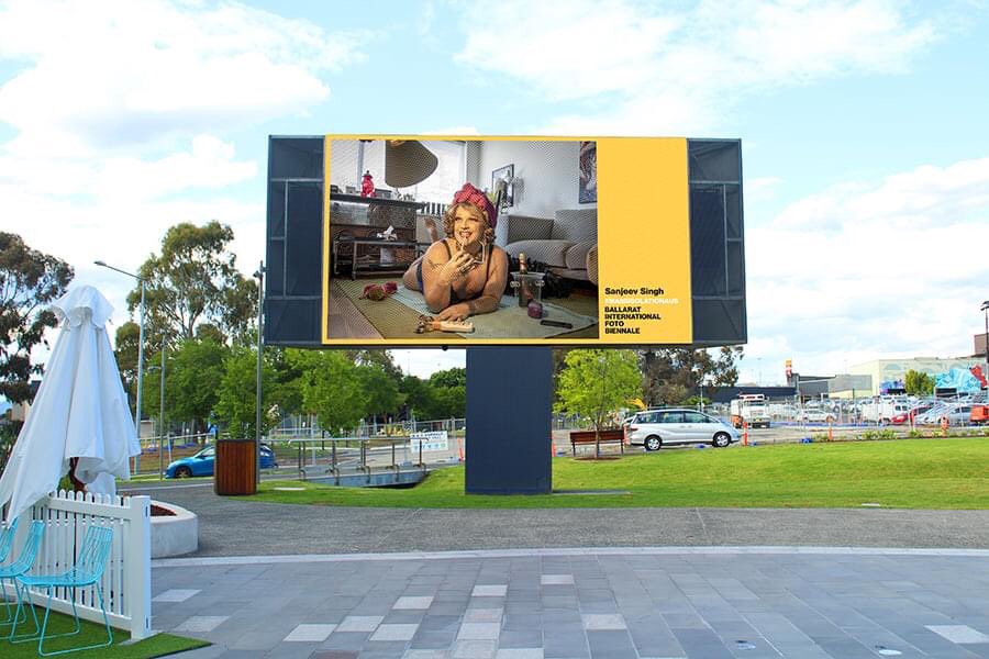 _DollyDiamond's tweet photo. So excited to be part of the Ballarat International Foto Beinnale #massisolationaus A fabulous photograph by @photosbyjeevs and a joy to be outside, larger than life!! #dollydiamond #ballarat @cityofballarat https://t.co/uCHMkqebHV