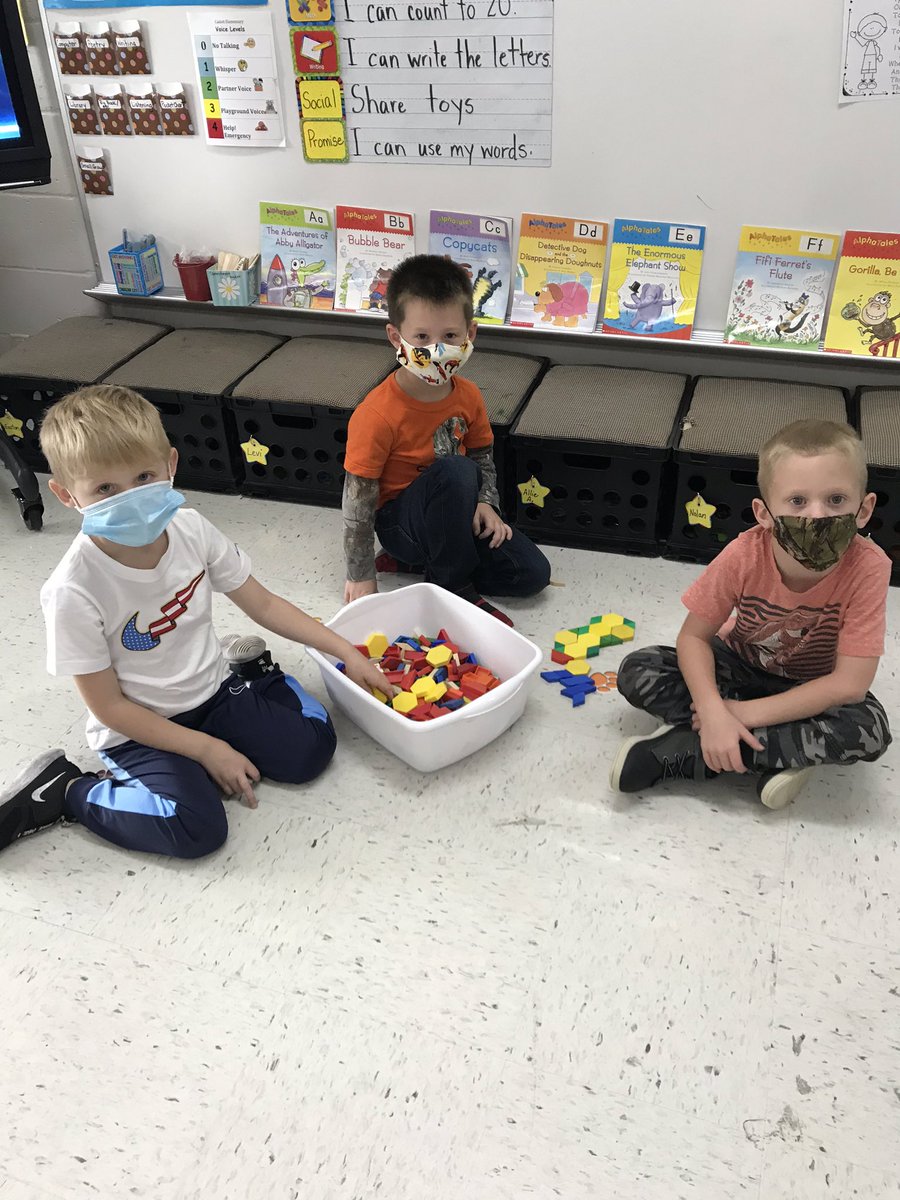 kowalczyk5K's tweet photo. Math workshop: exploring with pattern blocks, linking cubes, and geoblocks. #cadotthornets https://t.co/kYiQP3JaQE