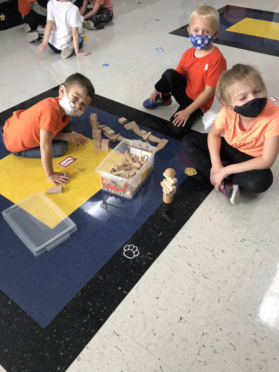 kowalczyk5K's tweet photo. Math workshop: exploring with pattern blocks, linking cubes, and geoblocks. #cadotthornets https://t.co/kYiQP3JaQE
