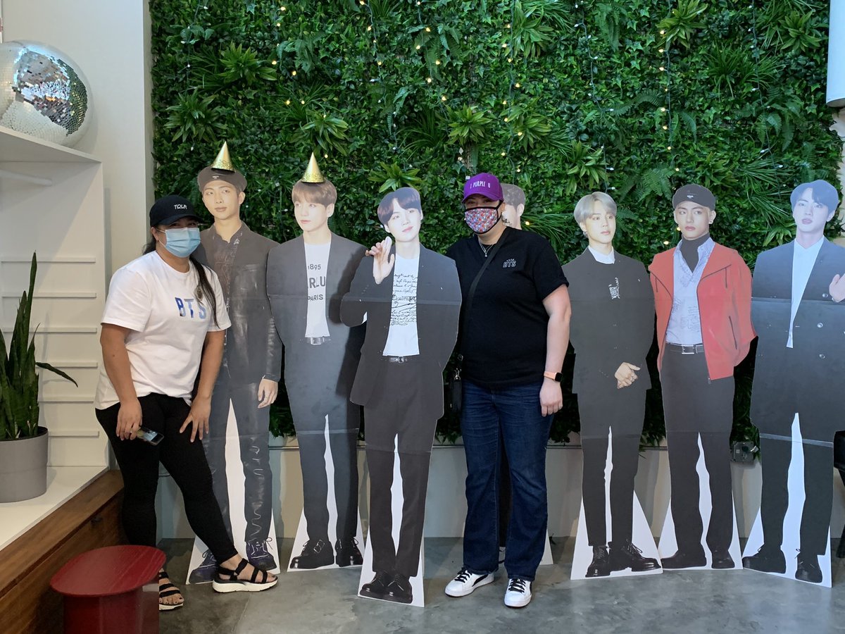 Vx3Mobilefu's tweet photo. Thank you to everyone that came by this weekend for our RM &amp; JK cup sleeve event! It was so nice seeing new and familiar faces! Also thanks for the continued support from friends, family, and the best helpers! Be sure to tag us if you took pictures-we would love to see them!+ https://t.co/kU9KIDwLLj