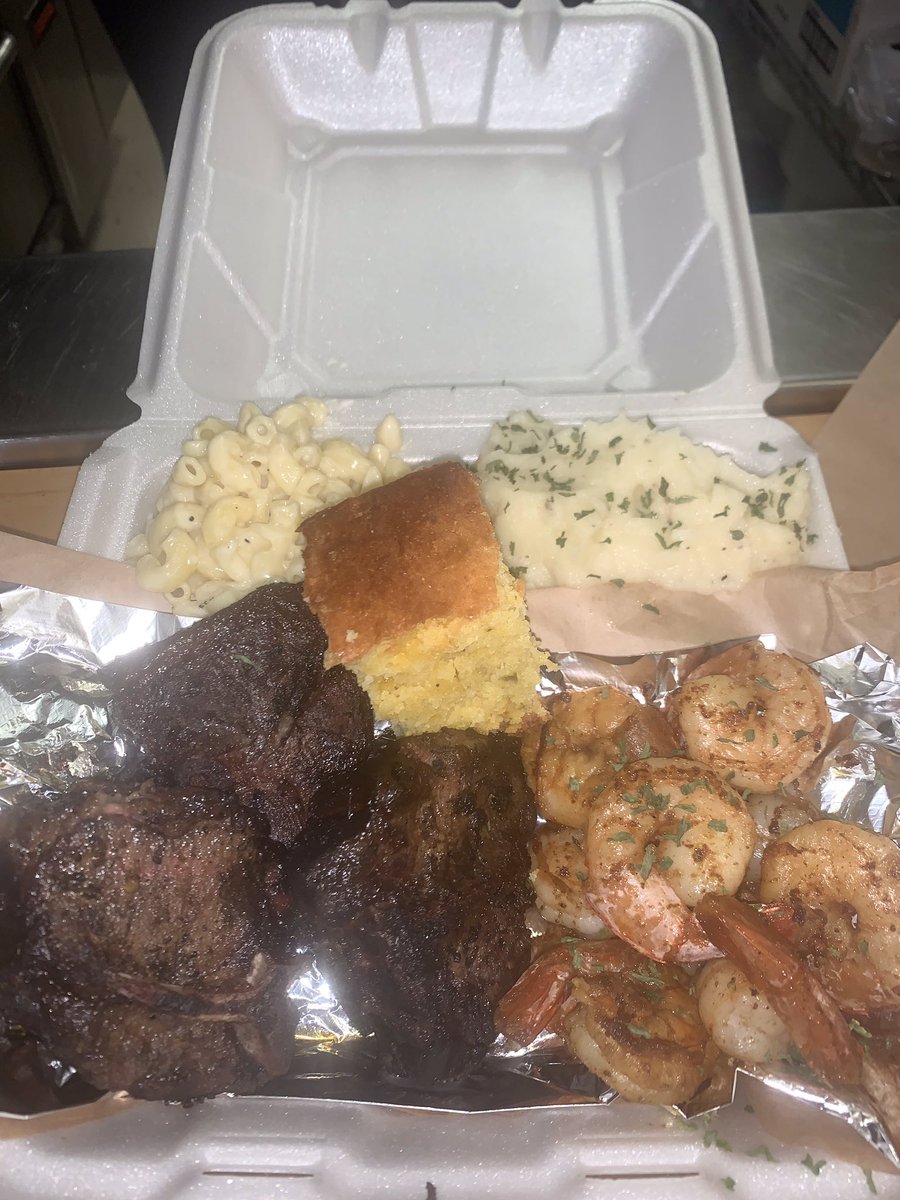 CornishBBQ's tweet photo. If you got this plate yesterday the you got a TREAT!! #LambChopsNShrimp https://t.co/49nbMAiT9Z
