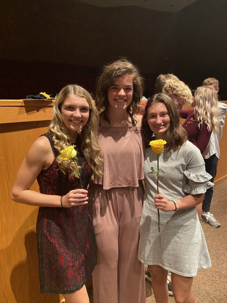 macgirlsxc's tweet photo. Cross Country and NHS—fantastic combination. Congratulations, ladies! https://t.co/EEPNRRkUZh