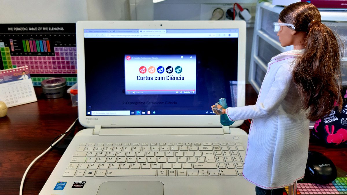 CarinaCrucho's tweet photo. Just in time.⏳Me 👩🏻‍🔬 and @Barbie the Scientist just ended the @CartasCiencia training, a spin-off of @NativeScientis1. A letter 📮 exchange program to inspire 💕 and bring science 🧪 to children. #cartascomciencia #womeninstem #cientistasporcorrespondencia #scicomm #Science https://t.co/cUWKXdpUt2