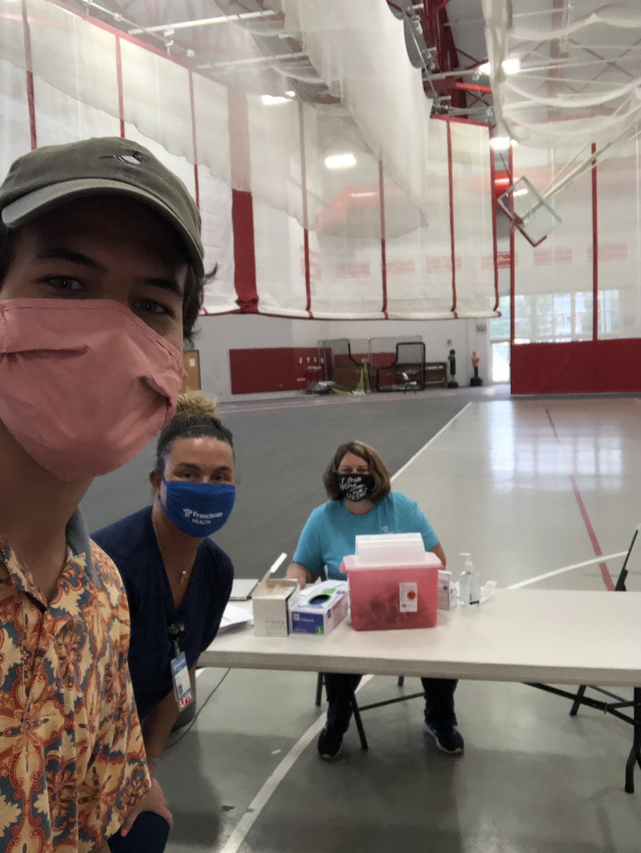 berg_mada's tweet photo. Lost by three strokes in IM golf. Got a flu shot to raise the spirits. #FluShotSelfie #ThisIsHowWeFight https://t.co/MRCujKN8Zr