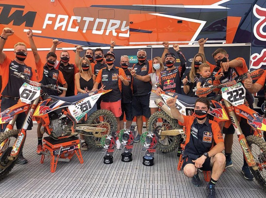 hinsonracing's tweet photo. Congrats to the ktmredbullmxgp team on taking the 1st and 3rd positions at the #mxgpofemiliaromagna. With the win it also gives @Antoniocairoli the red plate 👏 Great job team! #hinsondomination #hinsonhookup #hinsonclutch #mxgp #gofastaeatpasta #tc222 #jp61 #ktm https://t.co/lBYSwLIfJz